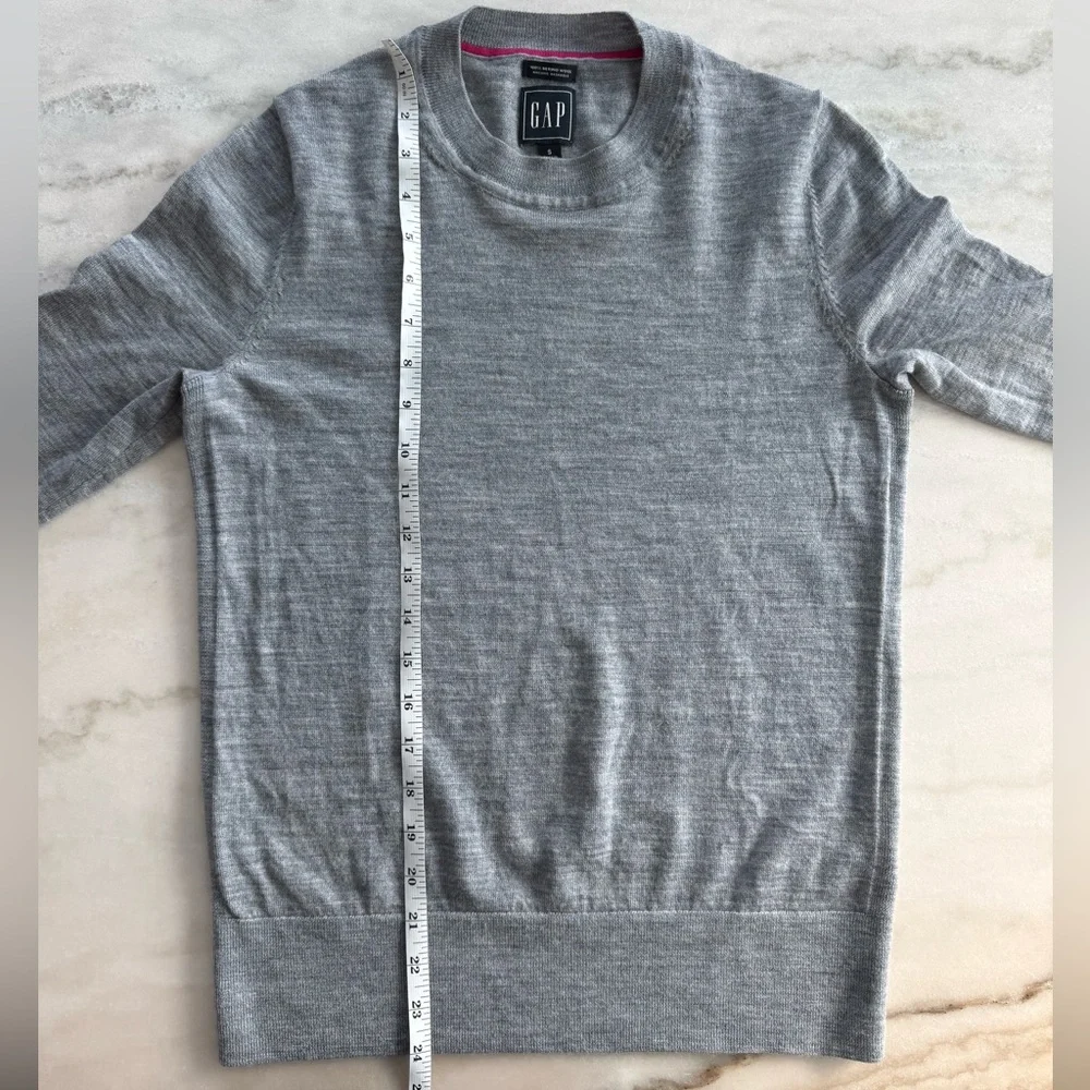 GAP 100% Merino Wool Crewneck Sweater Minimalist Soft Knit Women Size S - Picture 6 of 8